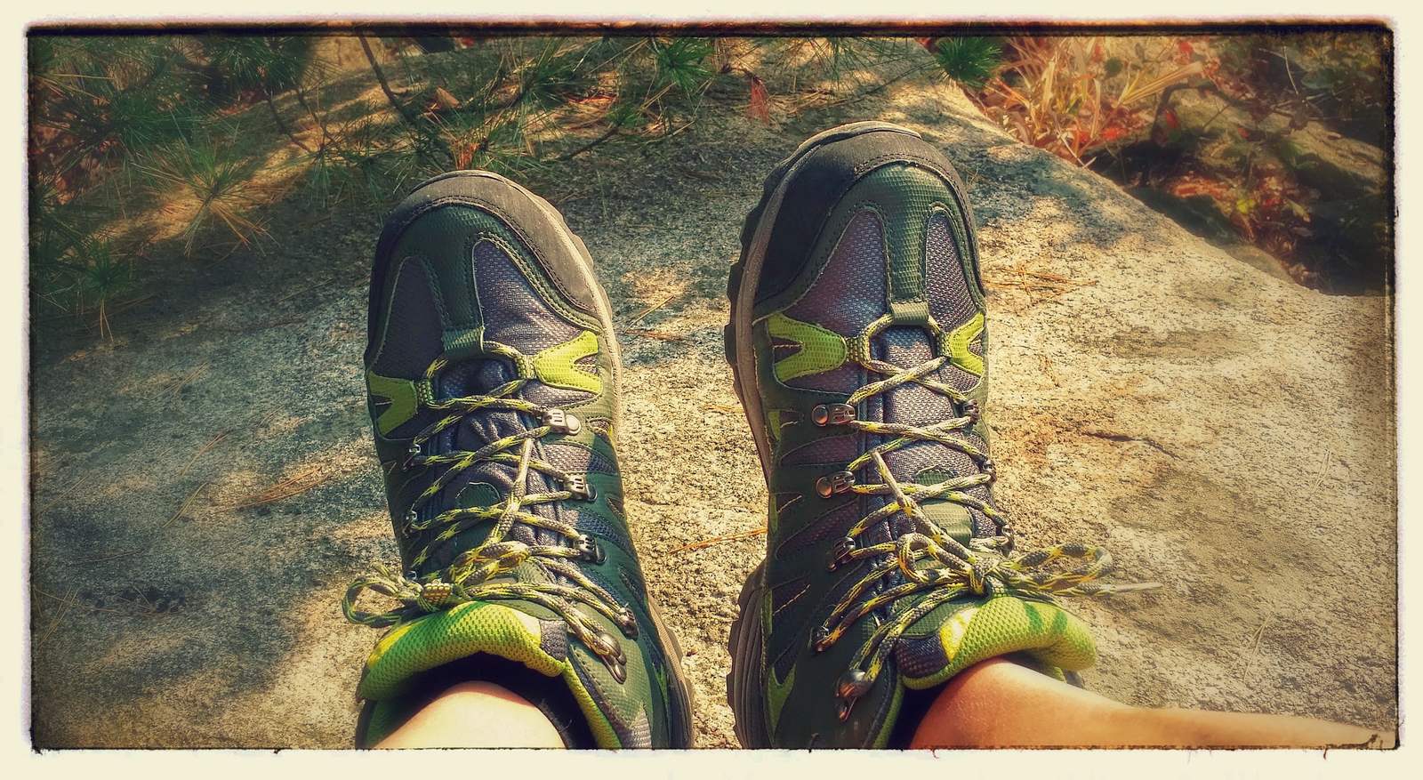 Sepatu hiking saya yang sudah usang di Bukhansan